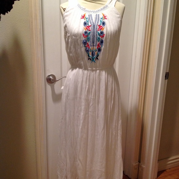 Magic Dresses & Skirts - Pre-owned Magic white embroidery maxi dress.